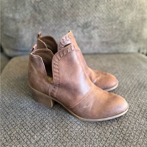 Rock & Candy Tan Ankle Booties